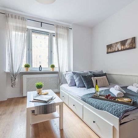 وارسو Marszalkowska 83 - Bezplatny Parking - Free Parking - W Pelni Wyposazona Kuchnia - 500M Do Dworca Centralnego - Okna Od Strony Dziedzinca - Wifi - Smart Tv المظهر الخارجي الصورة