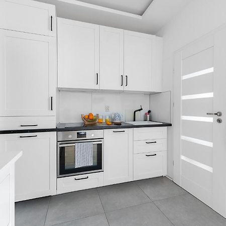 وارسو Marszalkowska 83 - Bezplatny Parking - Free Parking - W Pelni Wyposazona Kuchnia - 500M Do Dworca Centralnego - Okna Od Strony Dziedzinca - Wifi - Smart Tv المظهر الخارجي الصورة