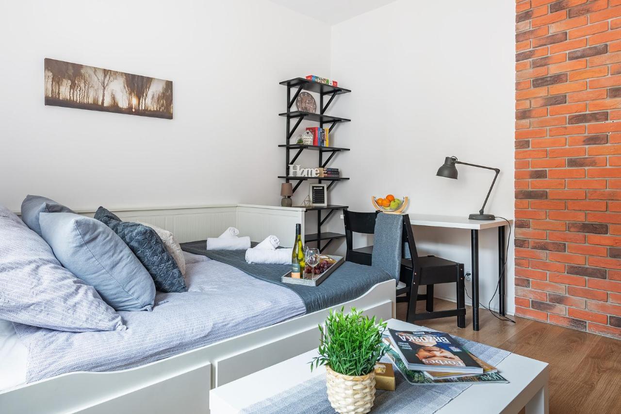 وارسو Marszalkowska 83 - Bezplatny Parking - Free Parking - W Pelni Wyposazona Kuchnia - 500M Do Dworca Centralnego - Okna Od Strony Dziedzinca - Wifi - Smart Tv المظهر الخارجي الصورة
