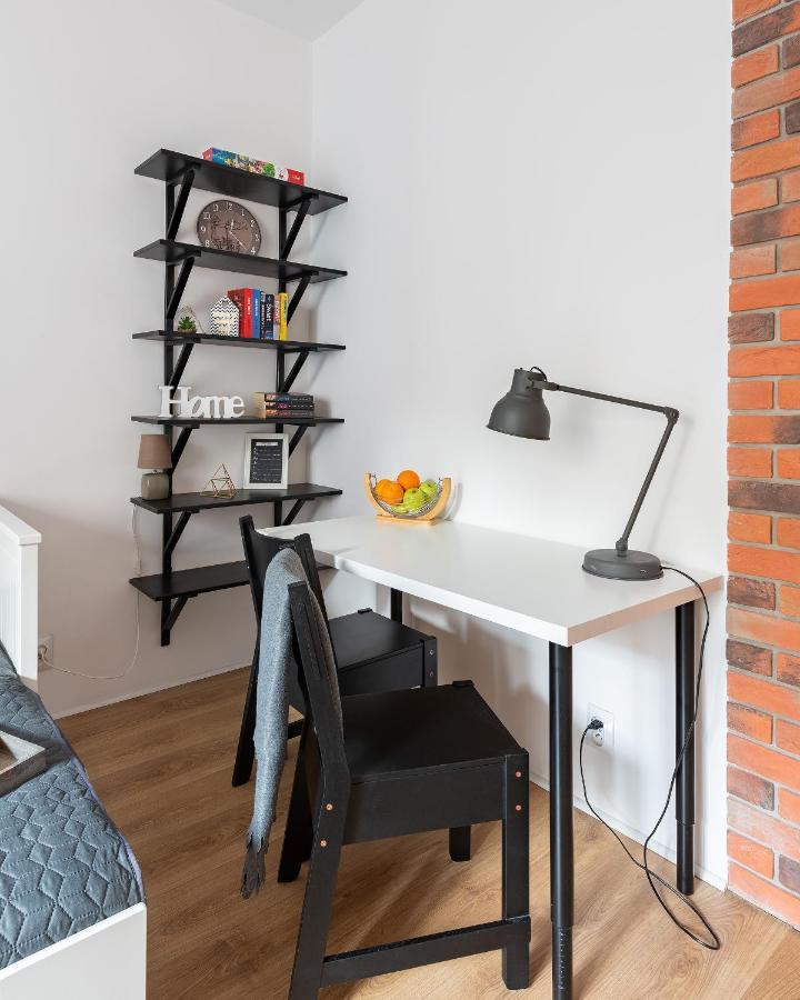 وارسو Marszalkowska 83 - Bezplatny Parking - Free Parking - W Pelni Wyposazona Kuchnia - 500M Do Dworca Centralnego - Okna Od Strony Dziedzinca - Wifi - Smart Tv المظهر الخارجي الصورة